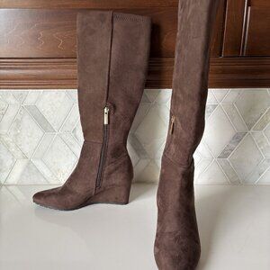 Anne Klein 7M Brown Knee High Wedge Heel Rubber Sole Kennedy Boot Zipper iflex